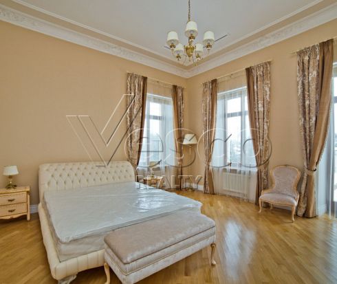 Дом 750 кв.м. в поселке «Монолит»