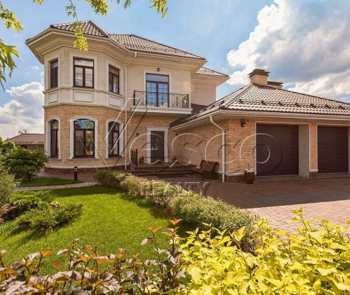 Загородная резиденция в клубном поселке на Новорижском шоссе