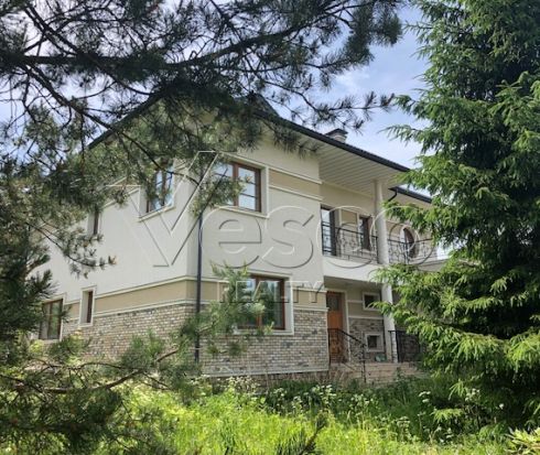 Дом под отделку в обжитом поселке